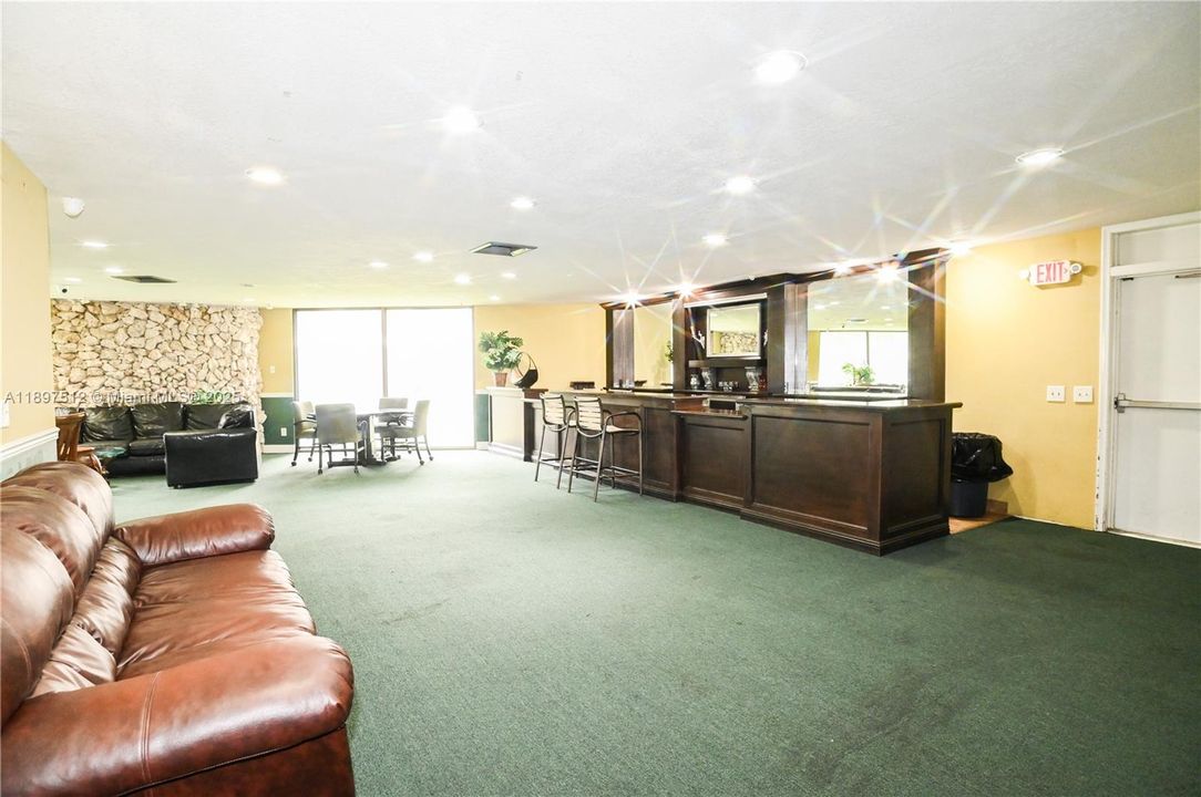 На продажу: $134,900 (2 спален, 2 ванн, 975 Квадратных фут)