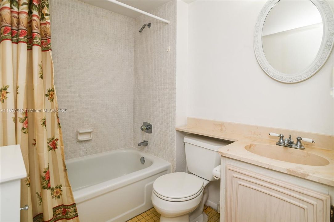 На продажу: $134,900 (2 спален, 2 ванн, 975 Квадратных фут)