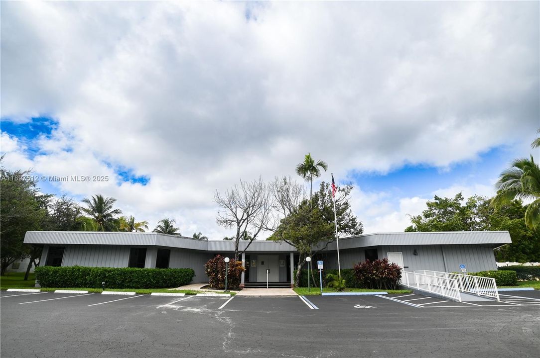 На продажу: $134,900 (2 спален, 2 ванн, 975 Квадратных фут)