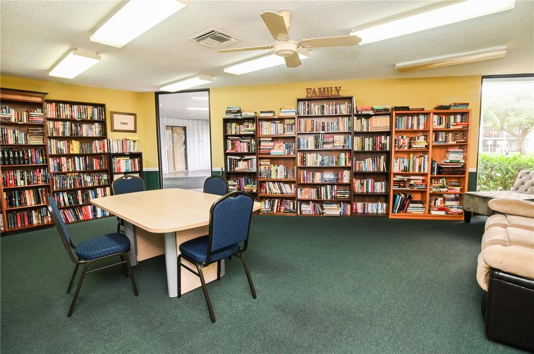 На продажу: $134,900 (2 спален, 2 ванн, 975 Квадратных фут)