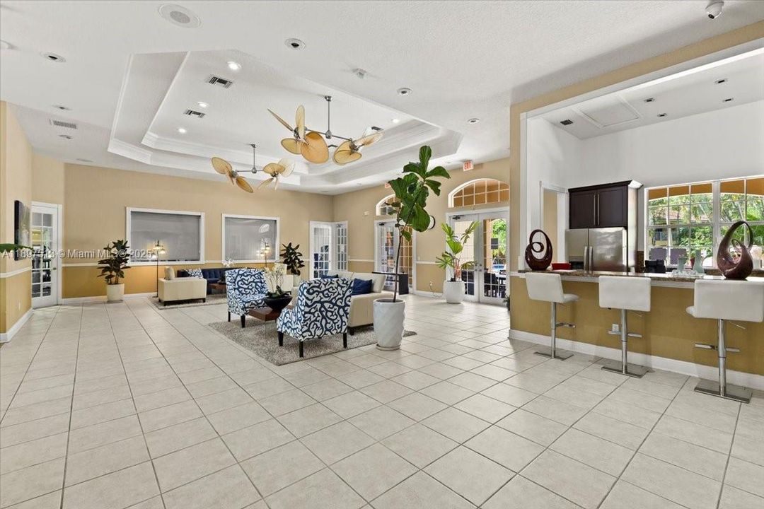 Active With Contract: $2,050 (2 beds, 2 baths, 1130 Square Feet)