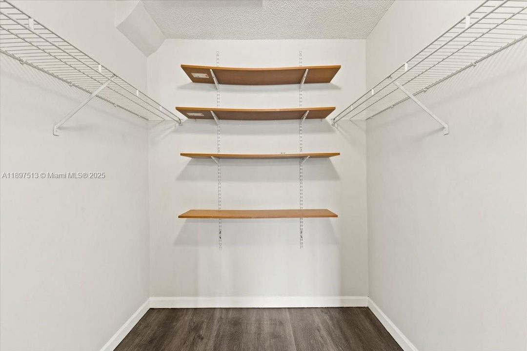 Active With Contract: $2,050 (2 beds, 2 baths, 1130 Square Feet)