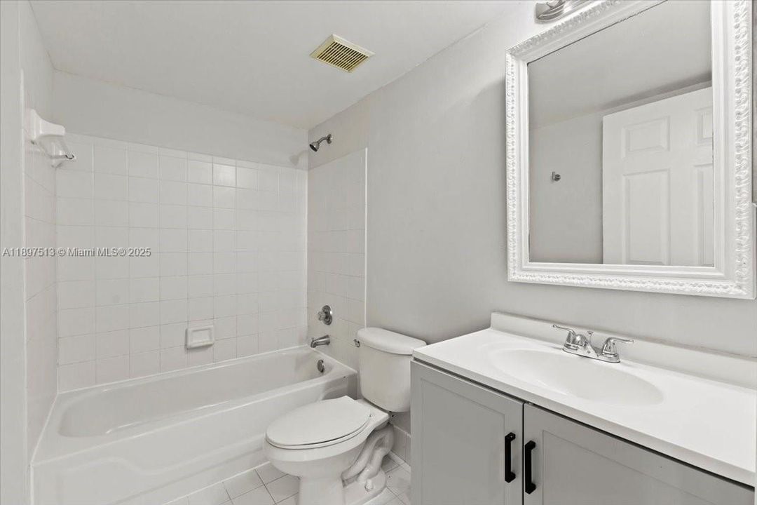 Active With Contract: $2,050 (2 beds, 2 baths, 1130 Square Feet)