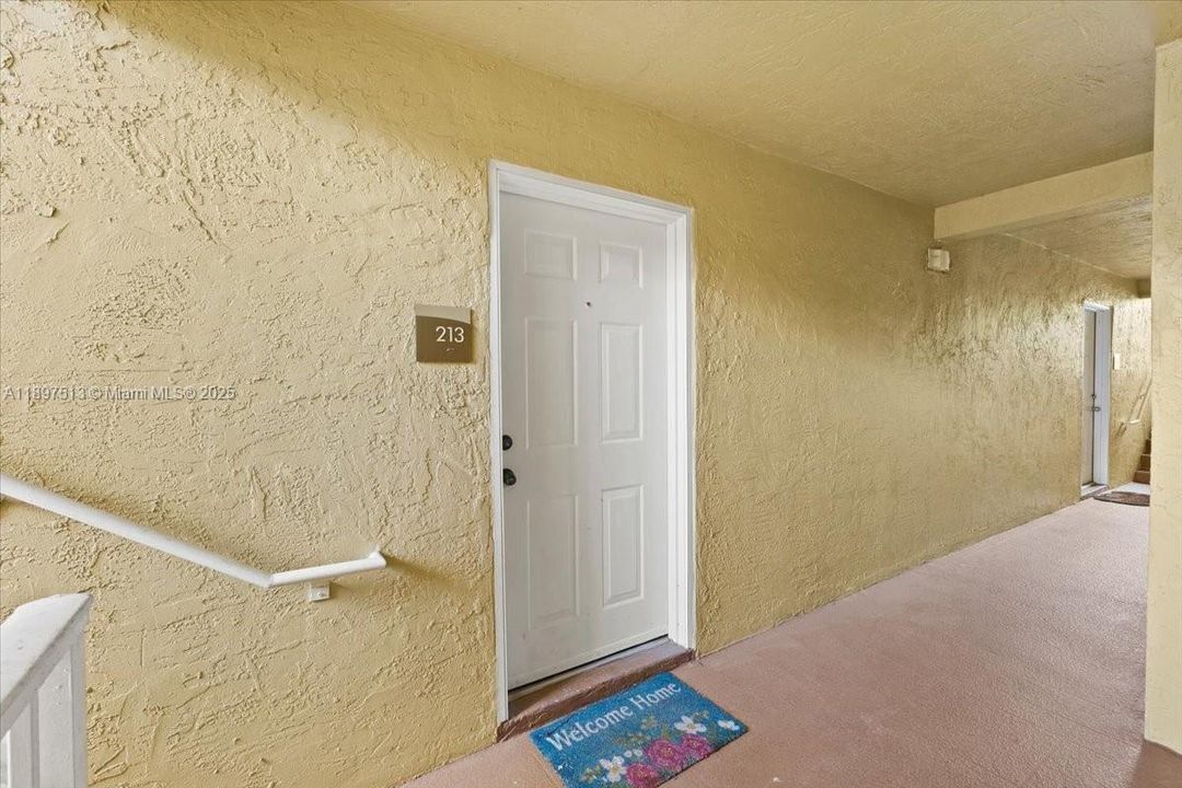 Active With Contract: $2,050 (2 beds, 2 baths, 1130 Square Feet)