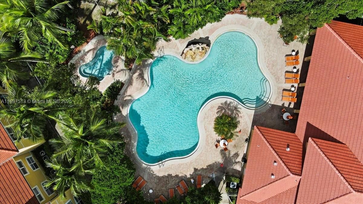 Active With Contract: $2,050 (2 beds, 2 baths, 1130 Square Feet)