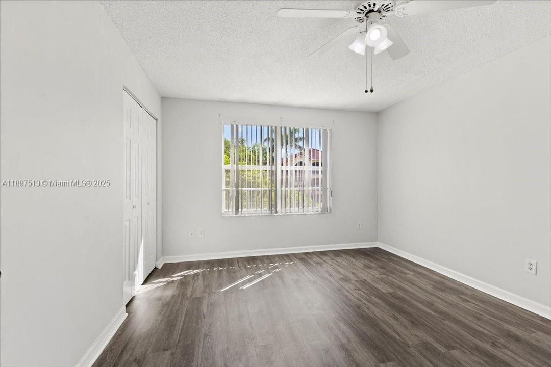 Active With Contract: $2,050 (2 beds, 2 baths, 1130 Square Feet)