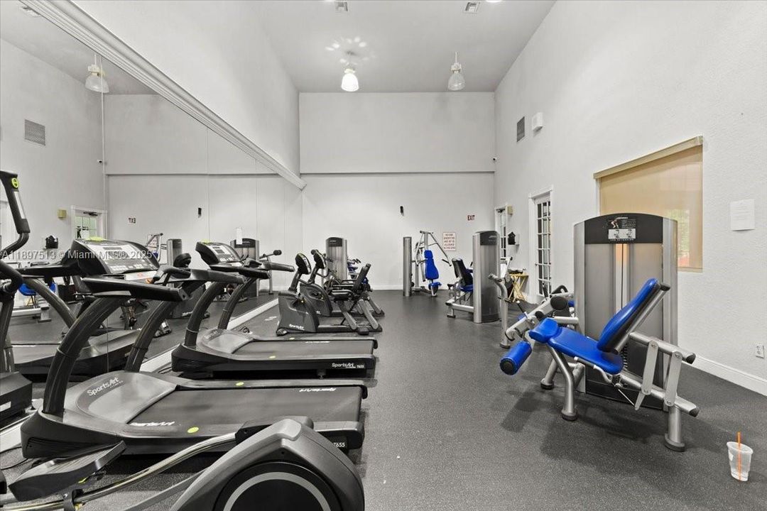 Active With Contract: $2,050 (2 beds, 2 baths, 1130 Square Feet)