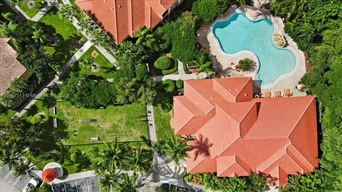 Active With Contract: $2,050 (2 beds, 2 baths, 1130 Square Feet)