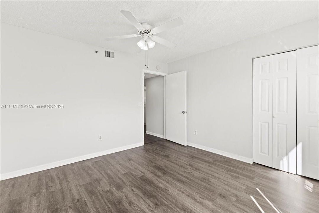 Active With Contract: $2,050 (2 beds, 2 baths, 1130 Square Feet)