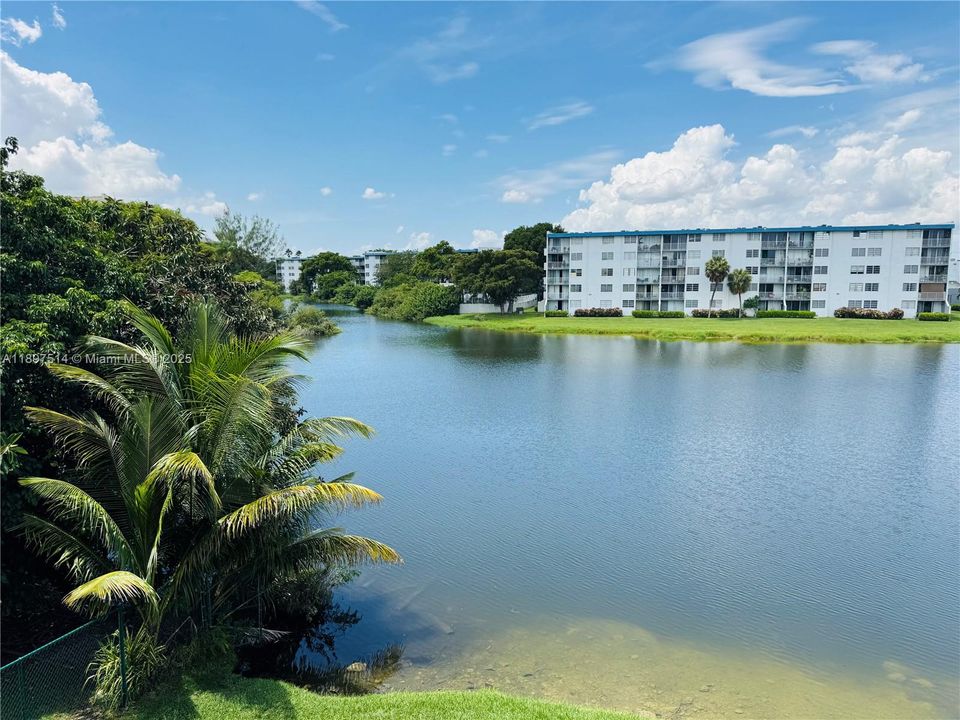 For Sale: $245,000 (1 beds, 1 baths, 842 Square Feet)