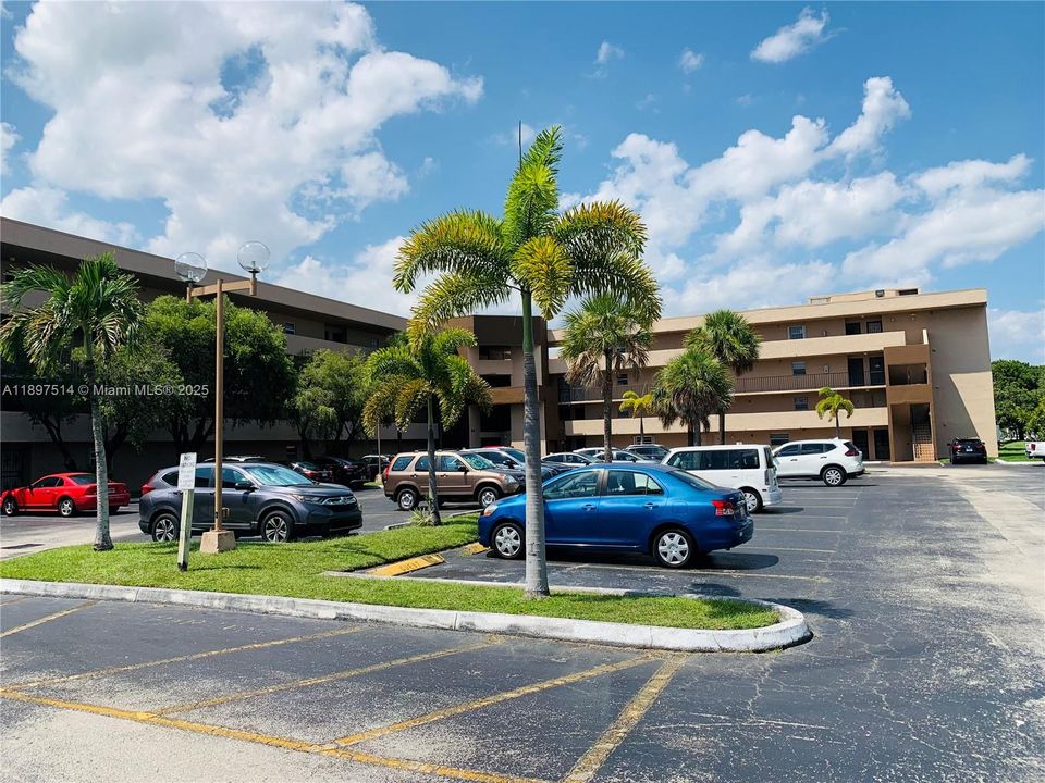 For Sale: $245,000 (1 beds, 1 baths, 842 Square Feet)