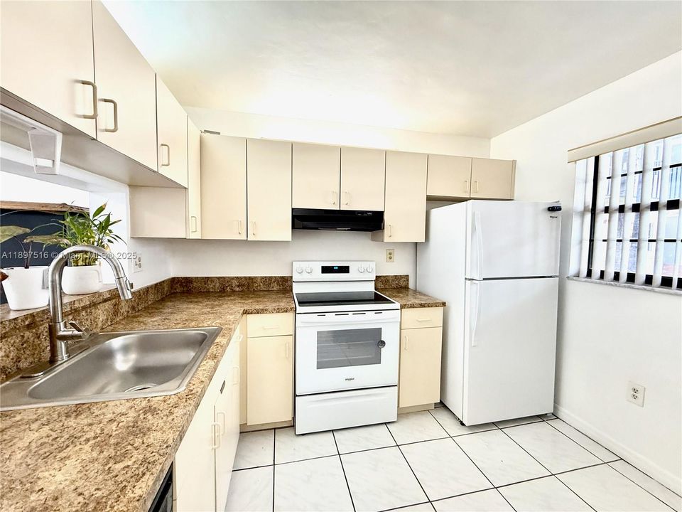 For Rent: $2,399 (2 beds, 2 baths, 936 Square Feet)