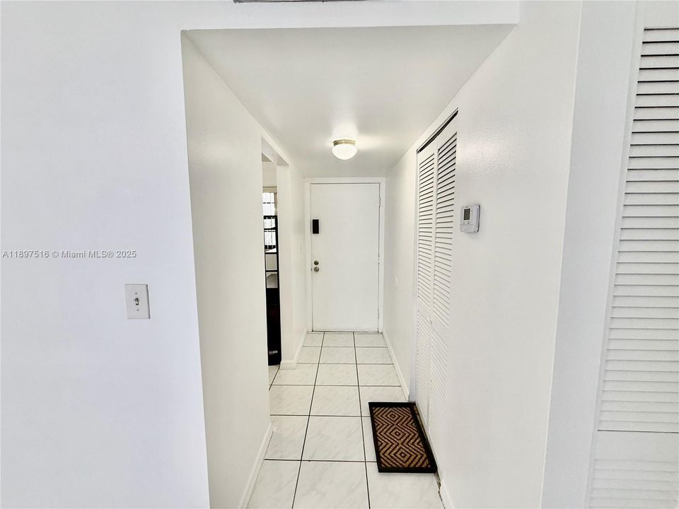 For Rent: $2,399 (2 beds, 2 baths, 936 Square Feet)