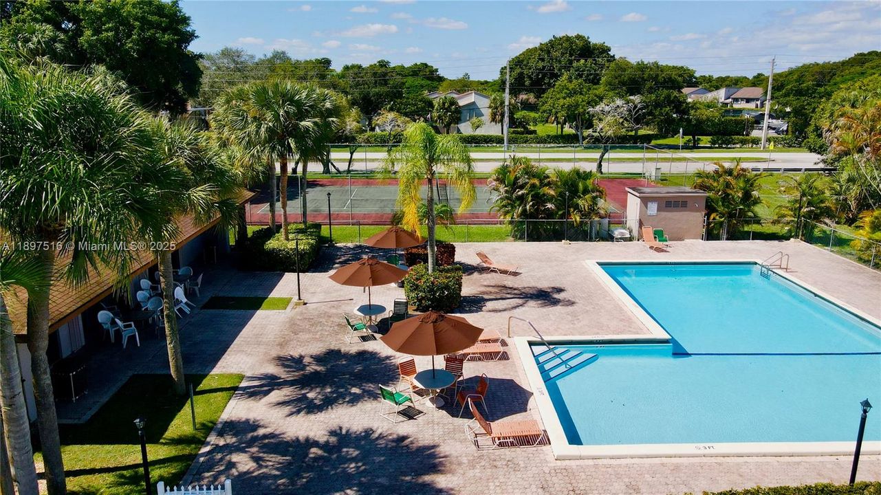 For Rent: $2,399 (2 beds, 2 baths, 936 Square Feet)