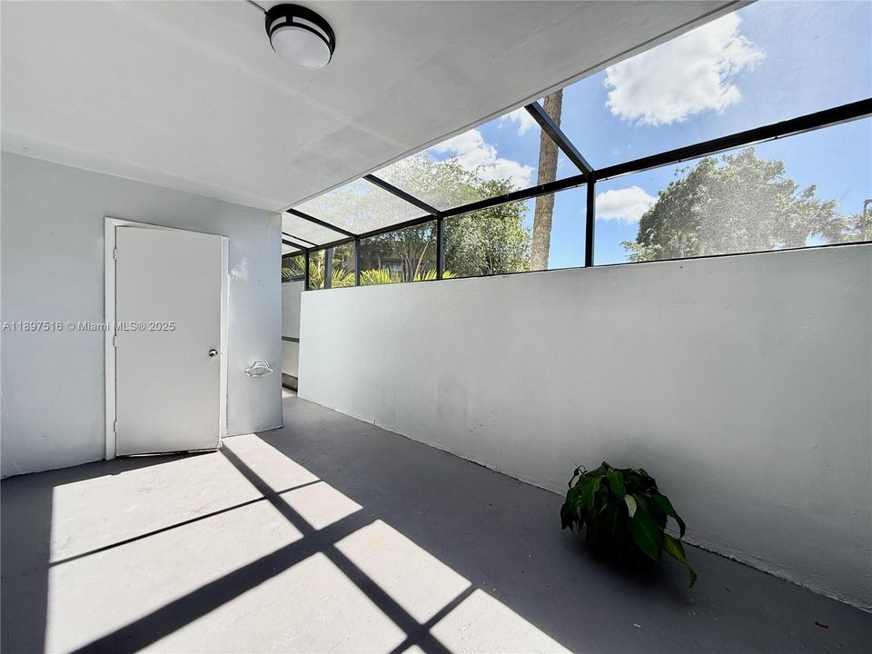 For Rent: $2,399 (2 beds, 2 baths, 936 Square Feet)