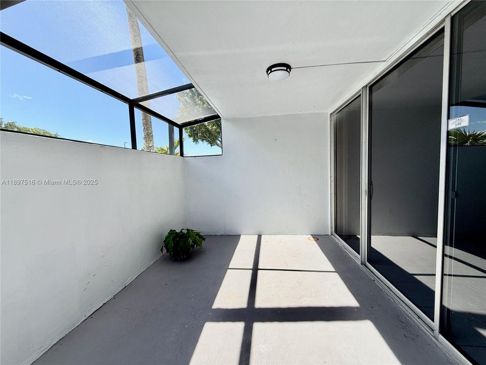 For Rent: $2,399 (2 beds, 2 baths, 936 Square Feet)