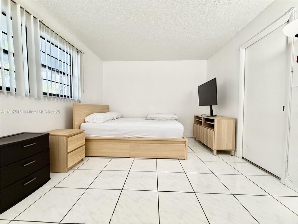 For Rent: $2,399 (2 beds, 2 baths, 936 Square Feet)