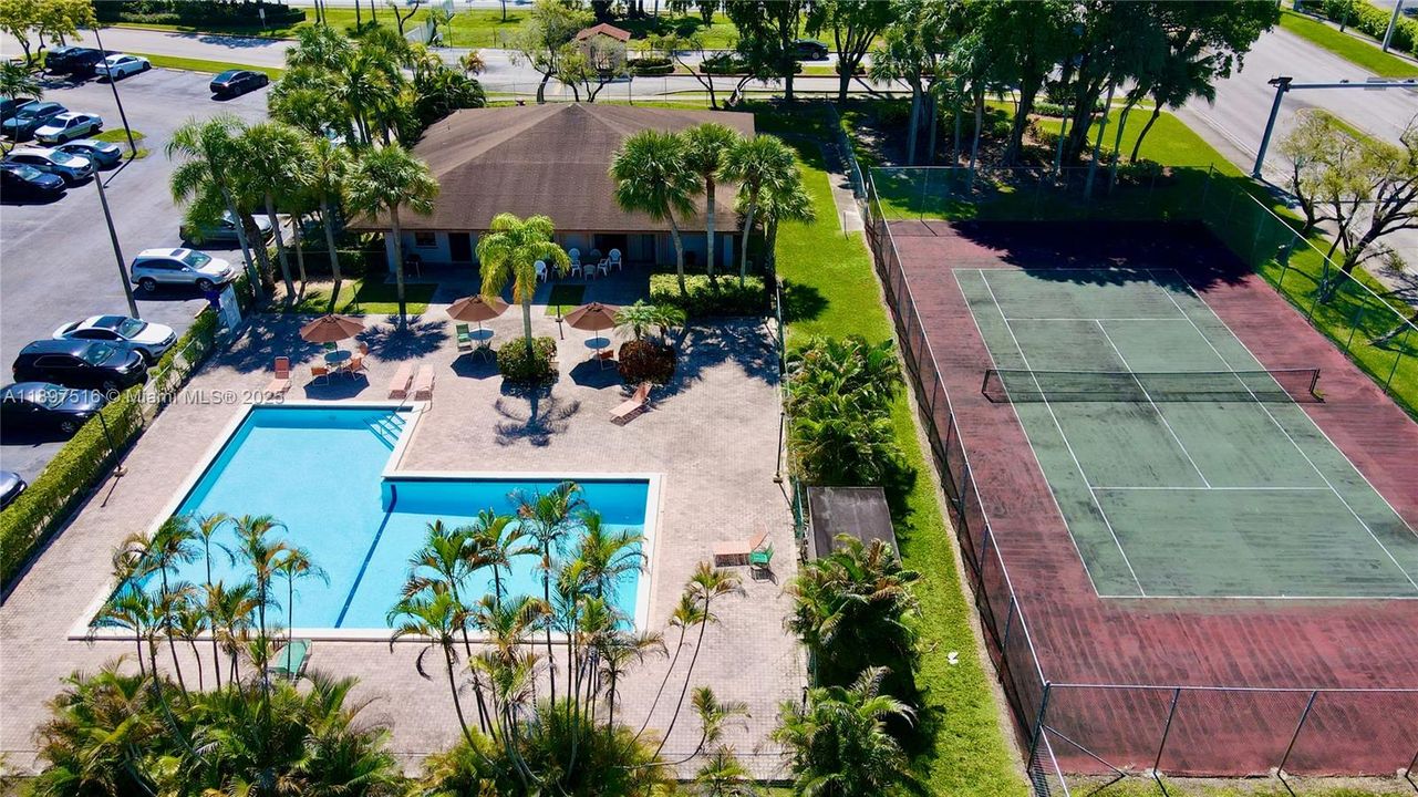 For Rent: $2,399 (2 beds, 2 baths, 936 Square Feet)