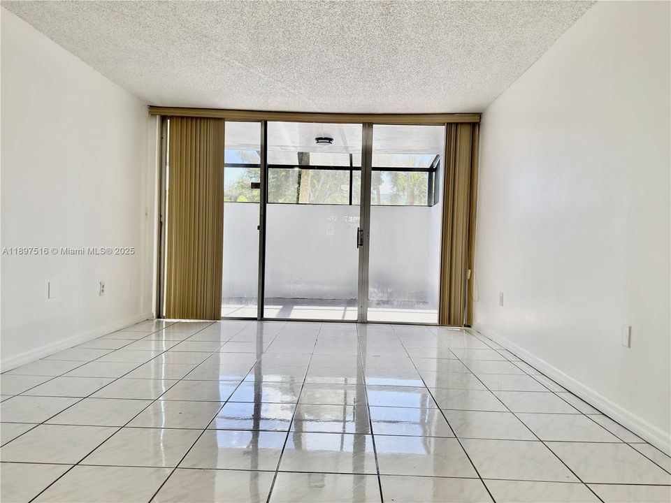 For Rent: $2,399 (2 beds, 2 baths, 936 Square Feet)