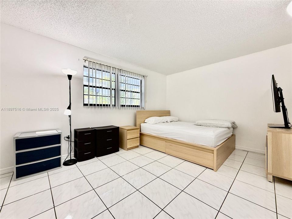 For Rent: $2,399 (2 beds, 2 baths, 936 Square Feet)