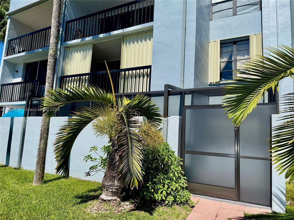 For Rent: $2,399 (2 beds, 2 baths, 936 Square Feet)