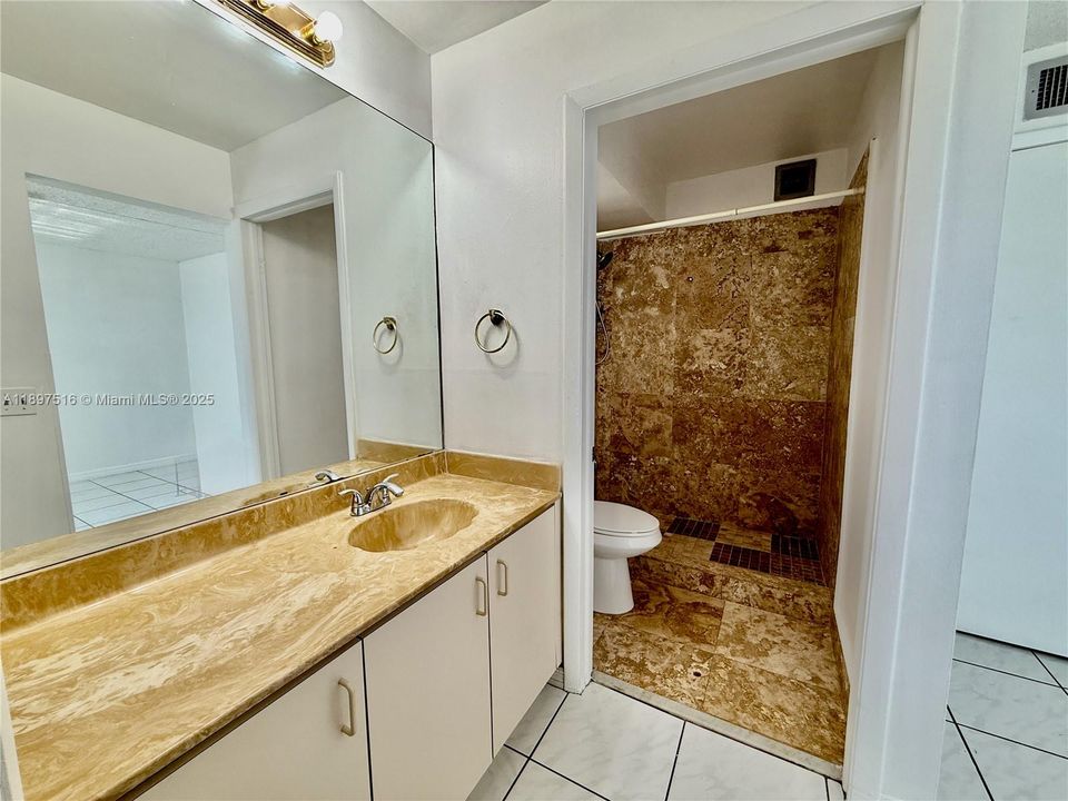 For Rent: $2,399 (2 beds, 2 baths, 936 Square Feet)