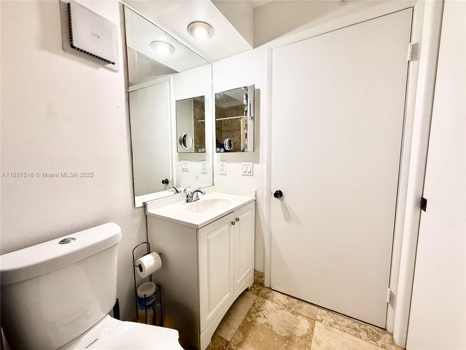 For Rent: $2,399 (2 beds, 2 baths, 936 Square Feet)