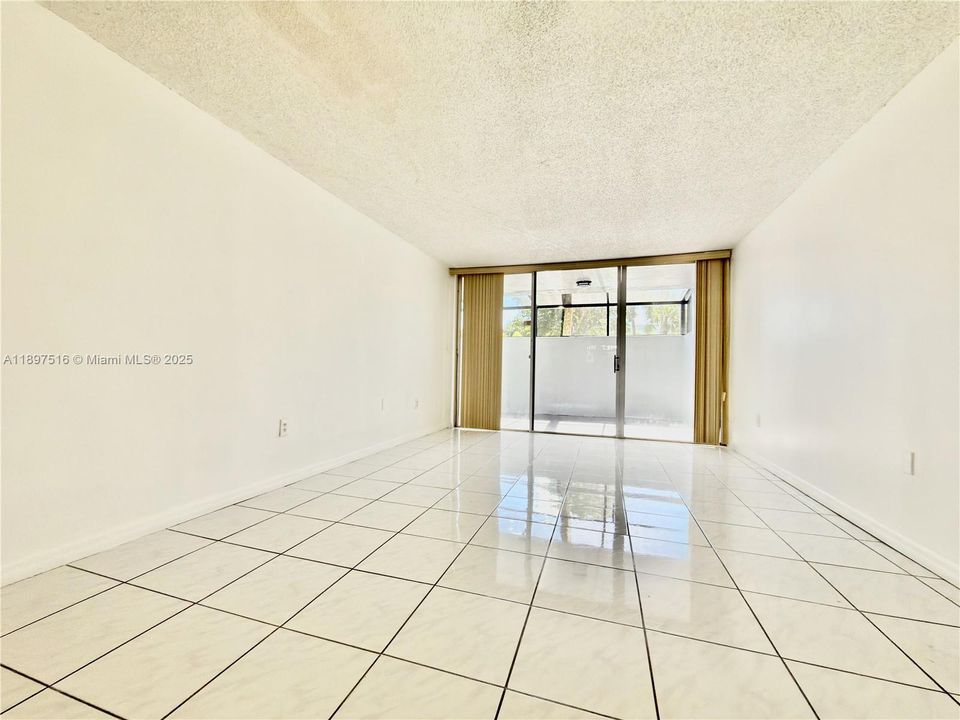 For Rent: $2,399 (2 beds, 2 baths, 936 Square Feet)