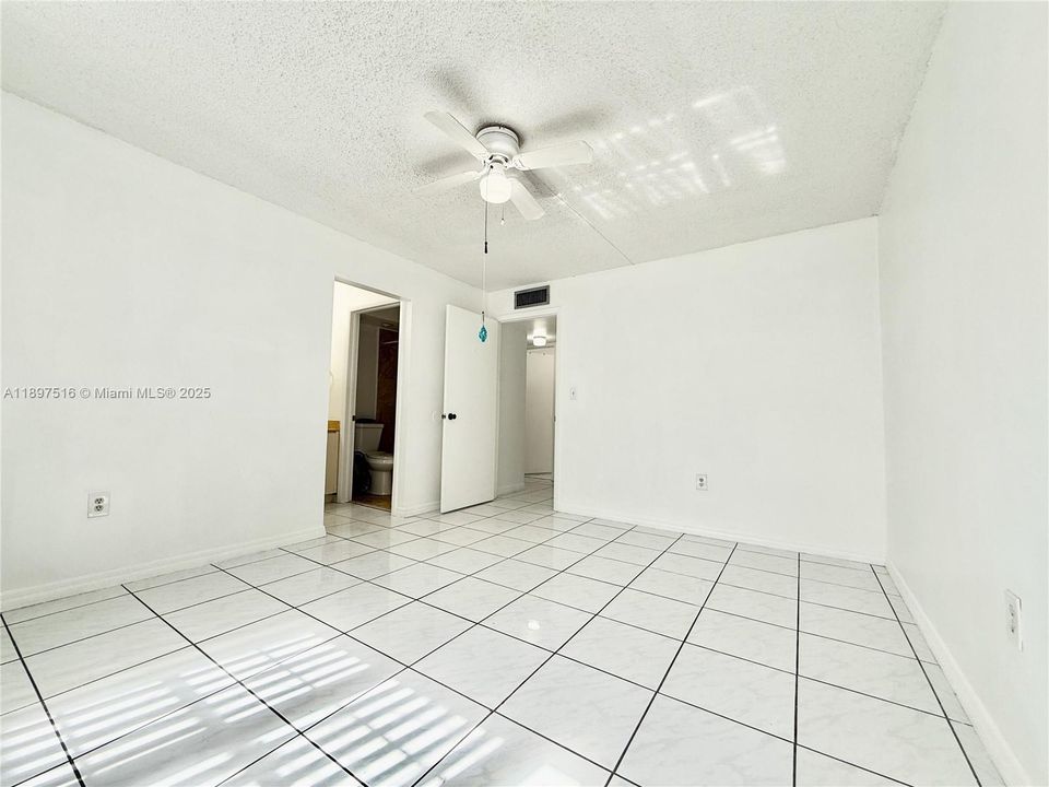 For Rent: $2,399 (2 beds, 2 baths, 936 Square Feet)
