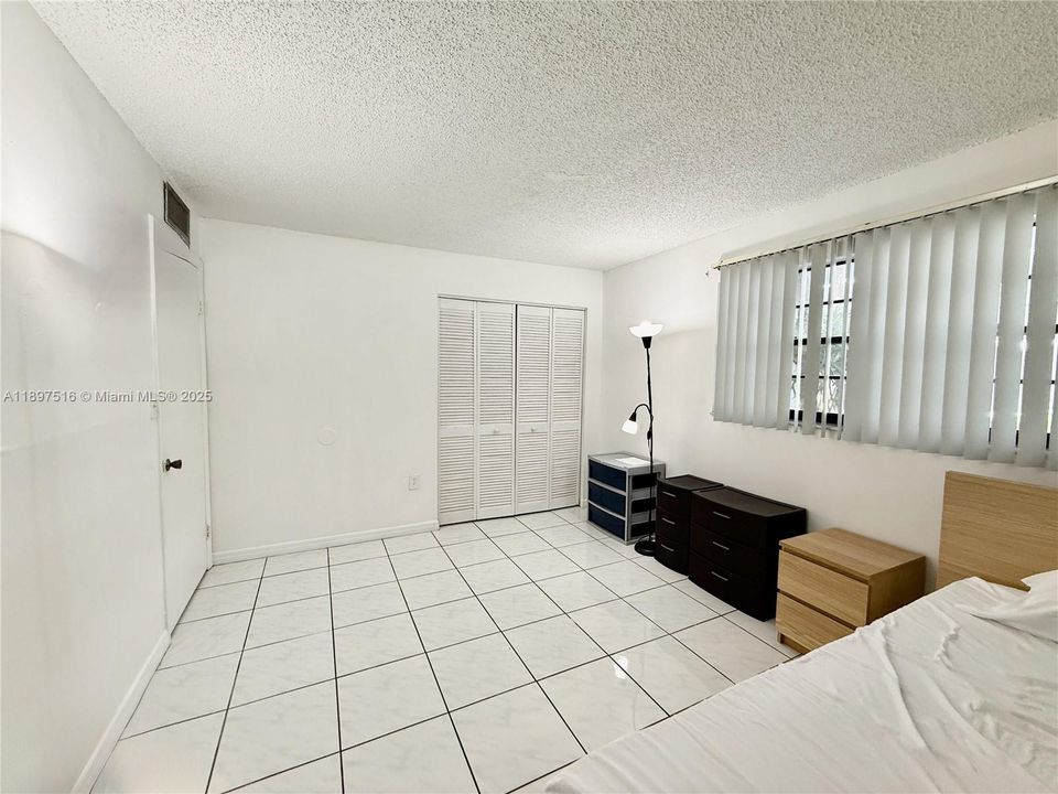 For Rent: $2,399 (2 beds, 2 baths, 936 Square Feet)