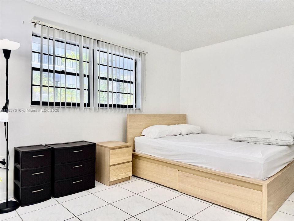 For Rent: $2,399 (2 beds, 2 baths, 936 Square Feet)