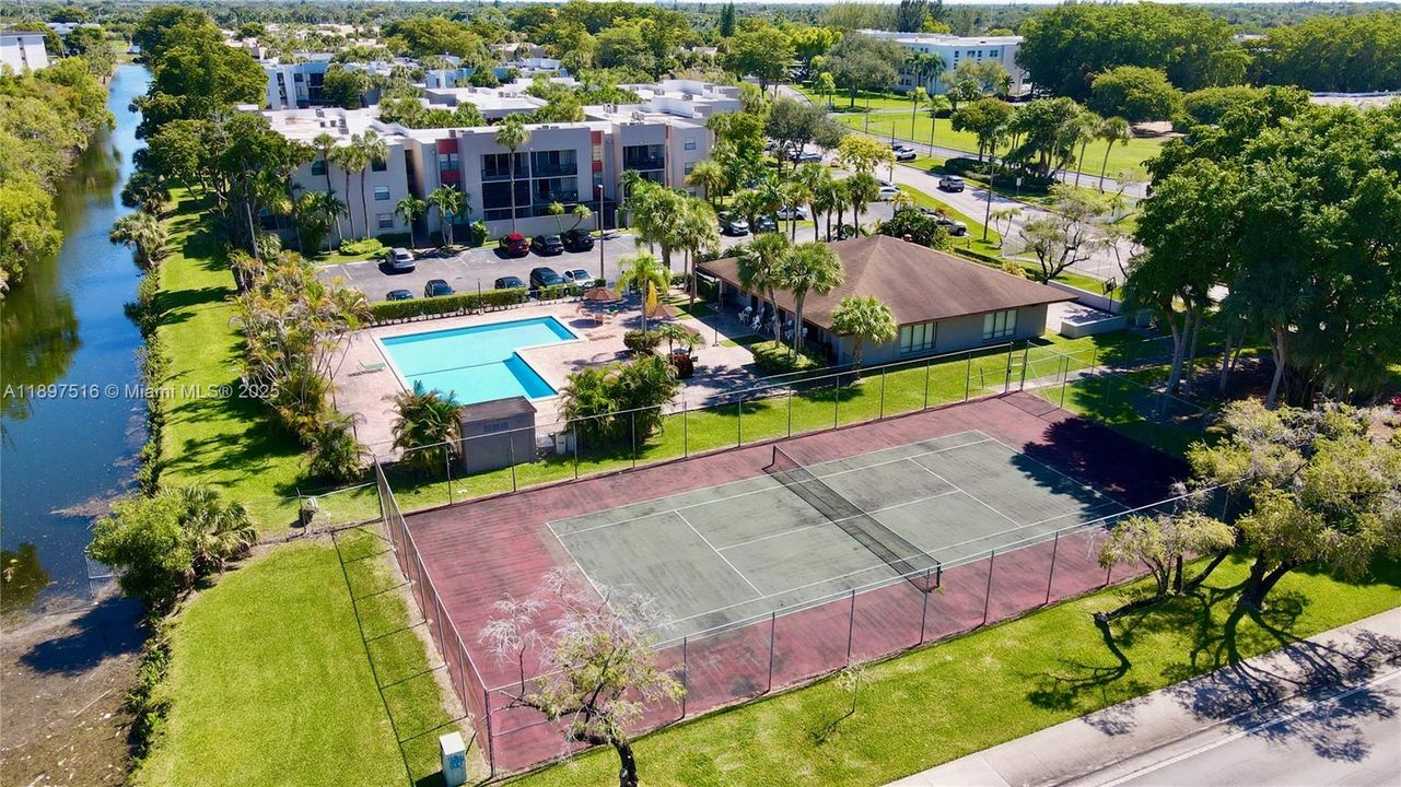 For Rent: $2,399 (2 beds, 2 baths, 936 Square Feet)