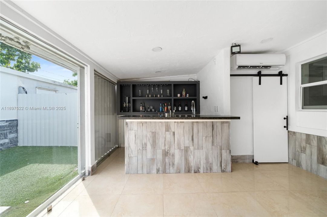 For Sale: $570,000 (4 beds, 3 baths, 1292 Square Feet)