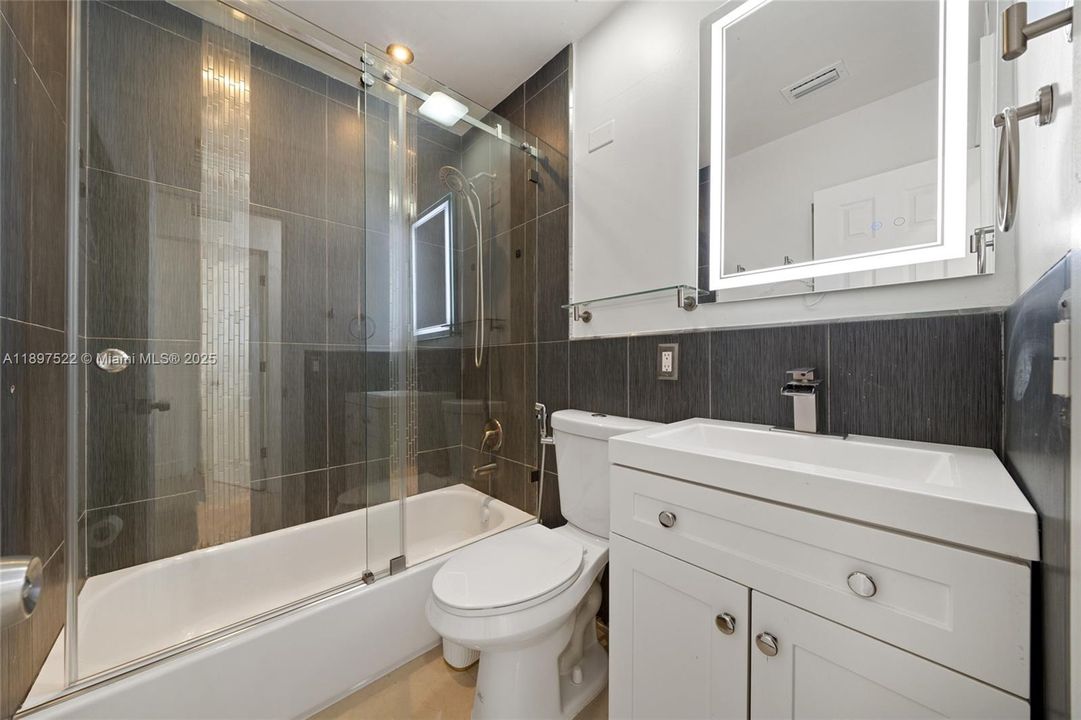 For Sale: $570,000 (4 beds, 3 baths, 1292 Square Feet)