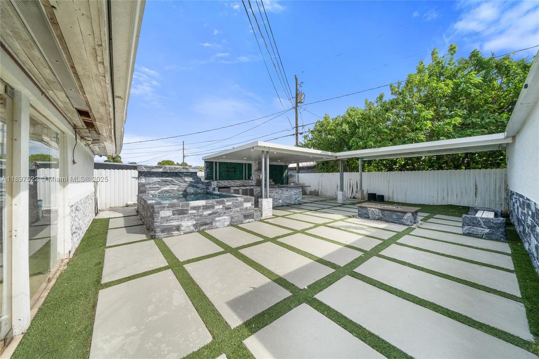 For Sale: $570,000 (4 beds, 3 baths, 1292 Square Feet)