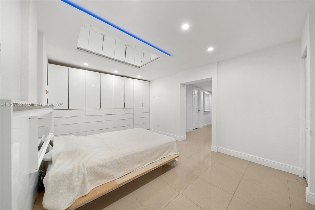 For Sale: $570,000 (4 beds, 3 baths, 1292 Square Feet)