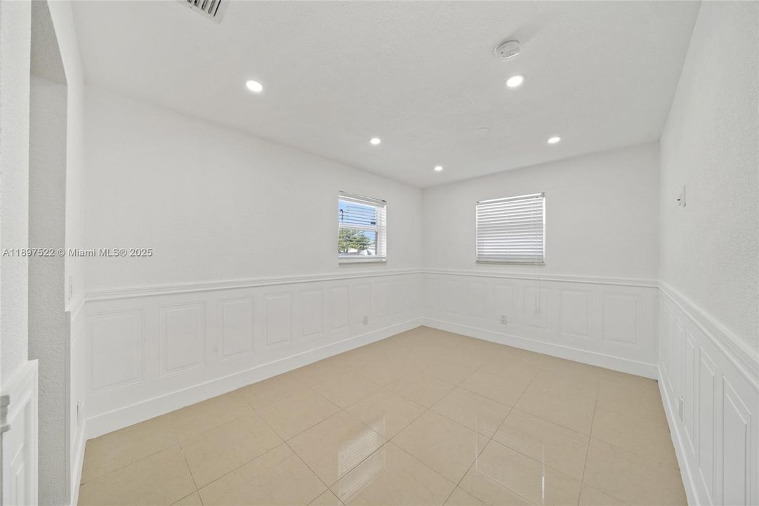 For Sale: $570,000 (4 beds, 3 baths, 1292 Square Feet)