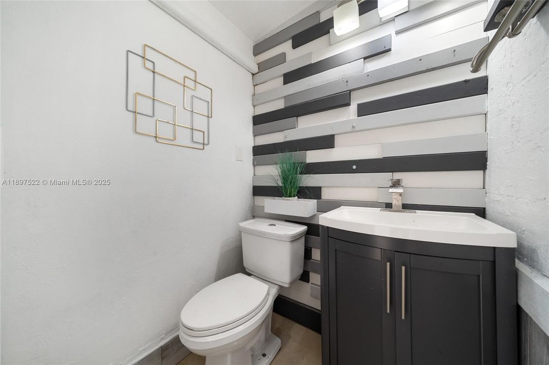 For Sale: $570,000 (4 beds, 3 baths, 1292 Square Feet)