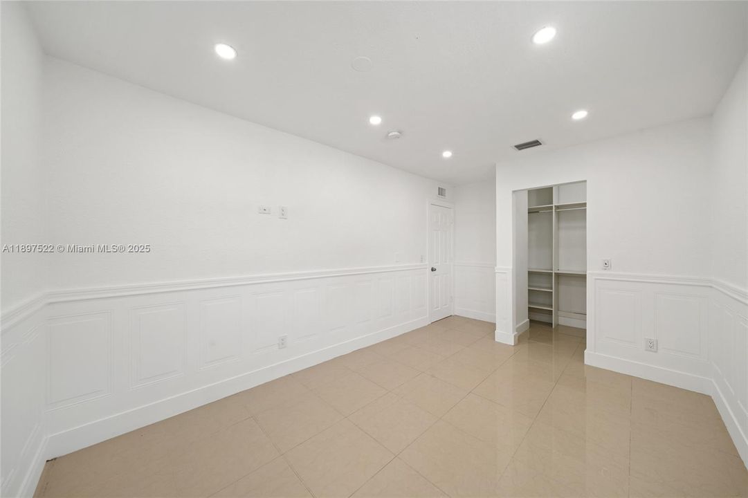 For Sale: $570,000 (4 beds, 3 baths, 1292 Square Feet)