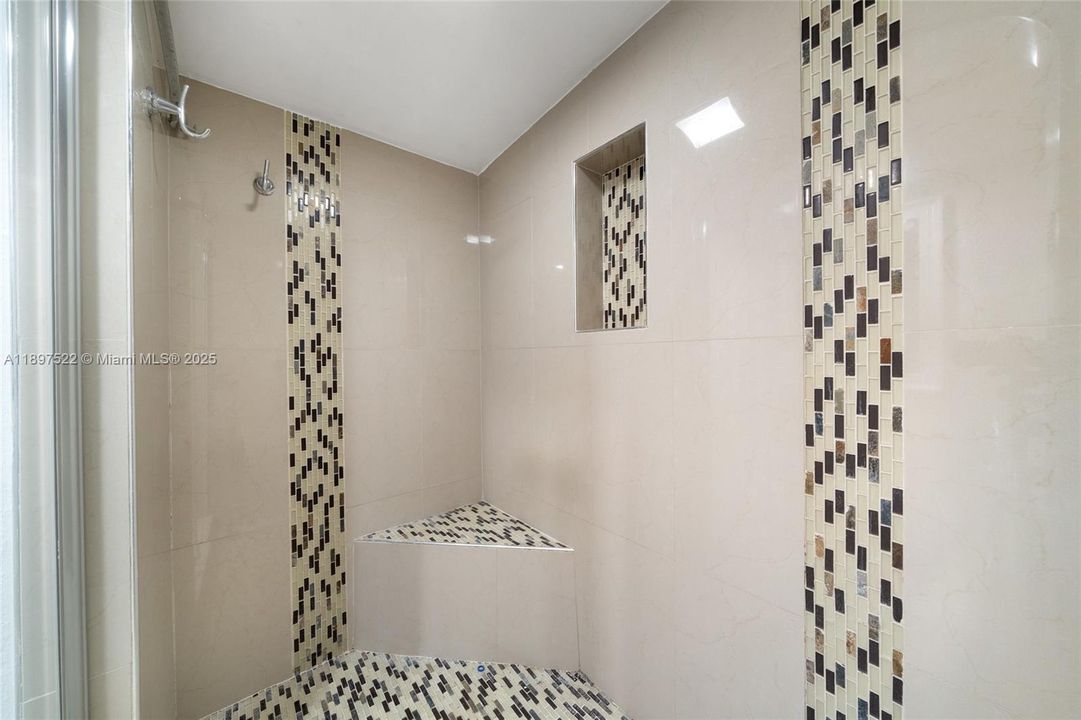 For Sale: $570,000 (4 beds, 3 baths, 1292 Square Feet)