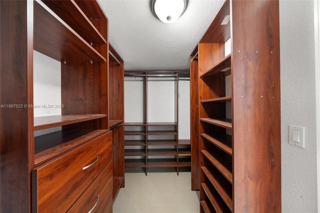 For Sale: $570,000 (4 beds, 3 baths, 1292 Square Feet)