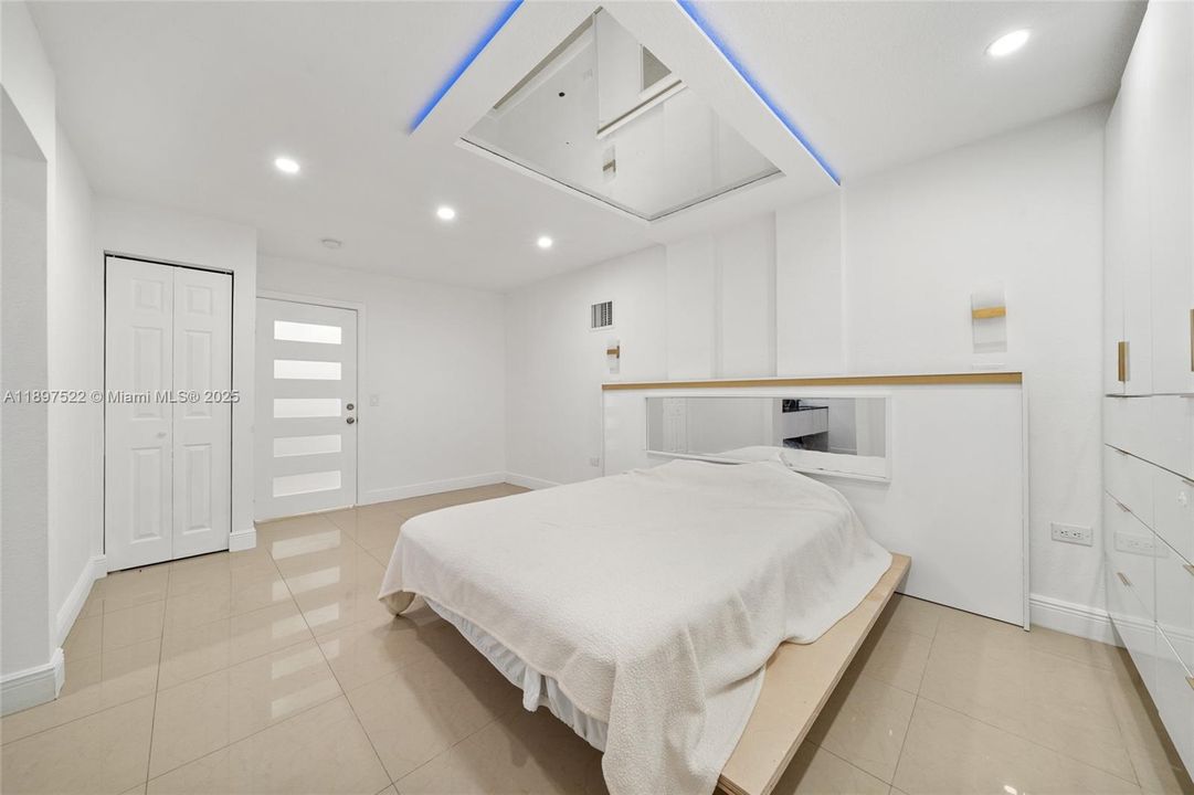 For Sale: $570,000 (4 beds, 3 baths, 1292 Square Feet)