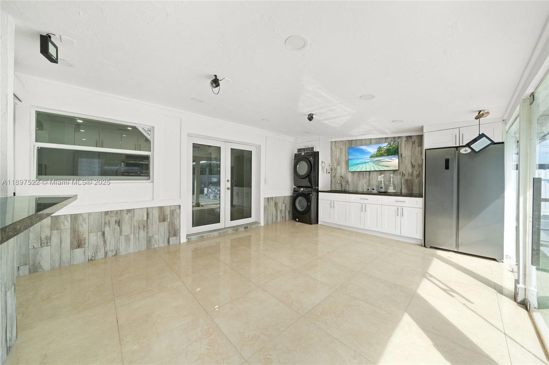 For Sale: $570,000 (4 beds, 3 baths, 1292 Square Feet)