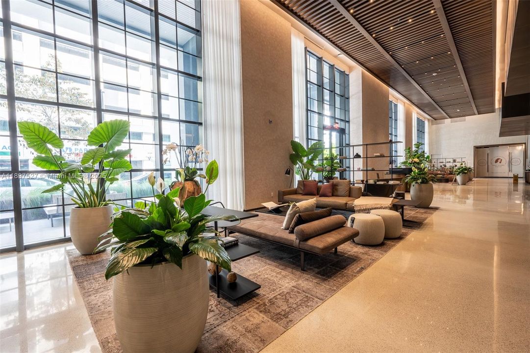 For Sale: $545,000 (1 beds, 1 baths, 598 Square Feet)