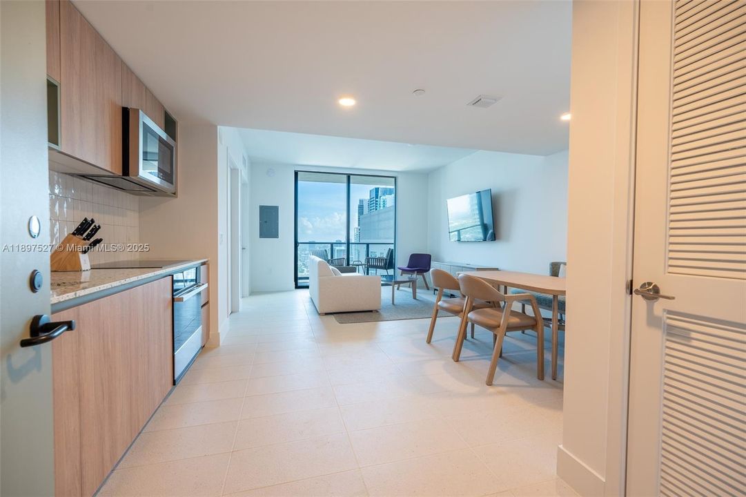 For Sale: $545,000 (1 beds, 1 baths, 598 Square Feet)