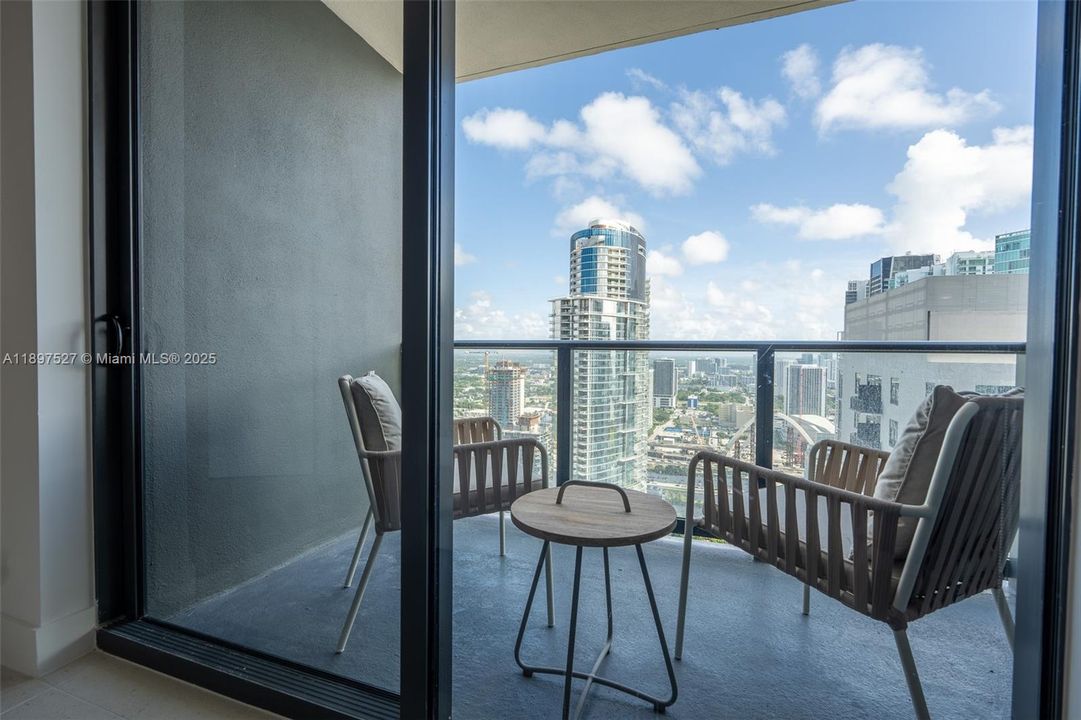 For Sale: $545,000 (1 beds, 1 baths, 598 Square Feet)