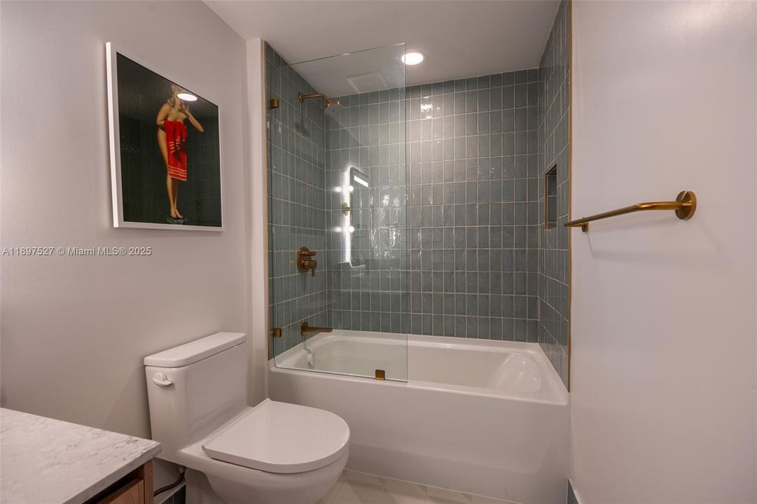 For Sale: $545,000 (1 beds, 1 baths, 598 Square Feet)