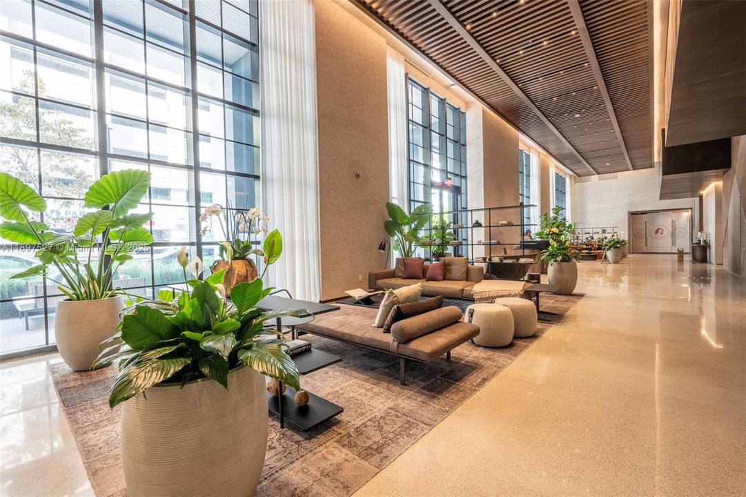 For Sale: $545,000 (1 beds, 1 baths, 598 Square Feet)