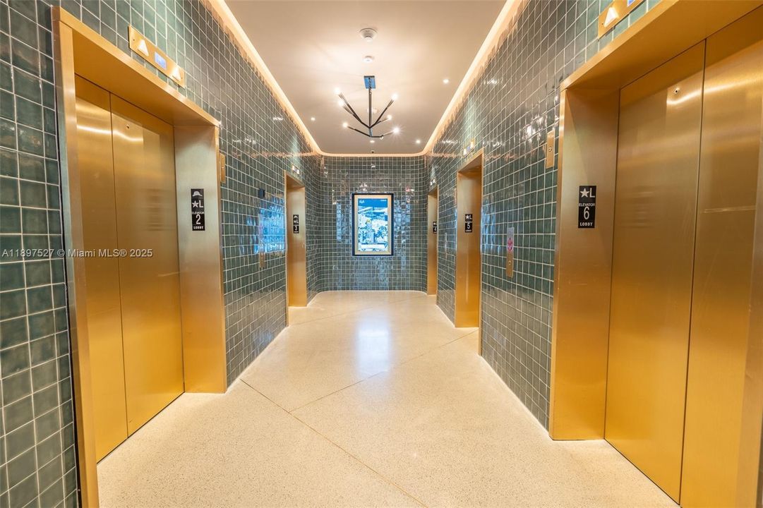 For Sale: $545,000 (1 beds, 1 baths, 598 Square Feet)