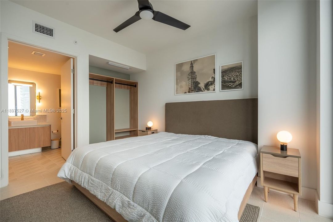 For Sale: $545,000 (1 beds, 1 baths, 598 Square Feet)